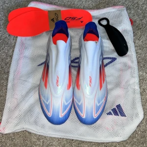 Helt nya f50 - Skick 10/10 Storlek 40 2/3 