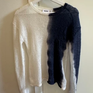 Slutsåld tröja från Weekday. - Storlek xs. Stickad tunn tröja från Weekday.
