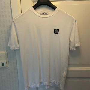 Stone Island T-shirt - Säljer min Stone Island t-shirt då den inte kommer till användning längre fortfarande i väldigt bra skick Köpt för 1400kr 100% äkta 