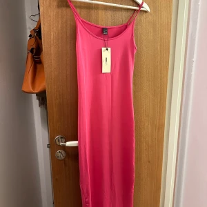 Pink slip dress - Storlek XS, passar en S också. Aldrig använt 