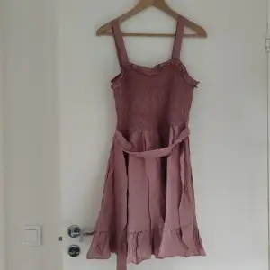 Dress from Trendyol size 40  Dusty pink  New without tags 