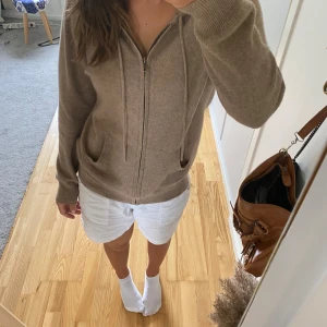 Soft goat hoodie - Soft goat liknande tröja fast märket Davida nypris 2000. 100% Kashmir 