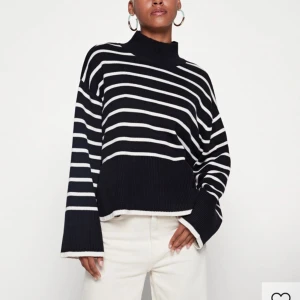 Långärmad randig - En långärmad randig kofta från Gina jätte bra i skick! Skriv om de ör några frågor 💗