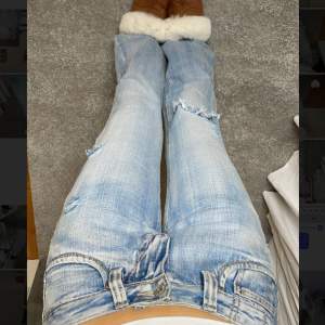 Säljer dessa jeans!!❤️❤️Midja 37cm, innerbenslängd 81cm❤️