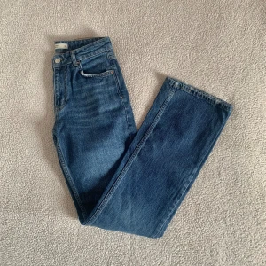 Gina Tricot lågmidjade jeans - Använda en gång, har numera dessvärre växt ur de. Utan anmärkningar.