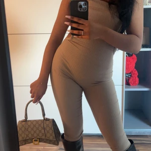 Jumpsuit - endast testad