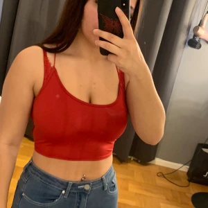 Linne - Säljer detta linne eftersom det aldrig kommer till användning. Det är ett väldigt mjukt typ med snörning där bak. Linnet är aldrig använt