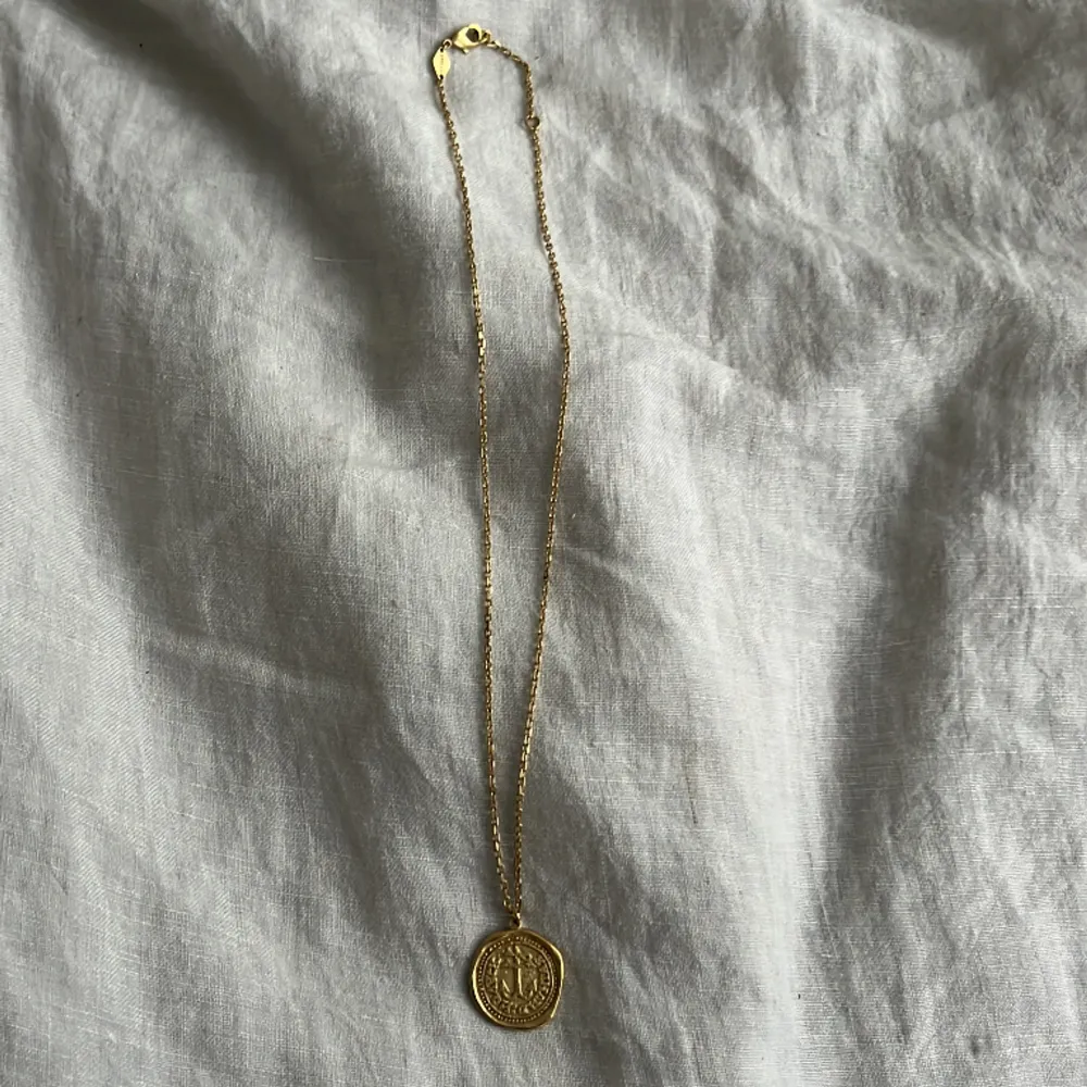 Så sött Anni Lu halsband, aldrig använt och jättefint till sommaren🌟❤️nypris 1200kr. Övrigt.