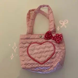 En rosa handväska med 2 fack! Kan mötas upp eller frakta 🩷🌸