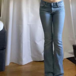 Lågmidjade bootcut jeans från lager 157 i jätte bra skick💞storlek s och lång längd