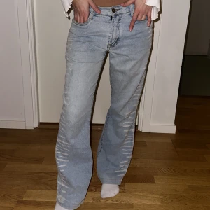 Coolaste jeansen  - Säljer dessa extremt coola jeansen med detaljer!   LÄS BIO!!!