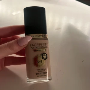 Fondation - Fondation endast testad. 50kr 