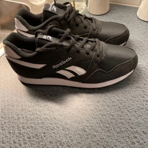 Sneakers - Helt nya enbart testade. Storlek 39. 