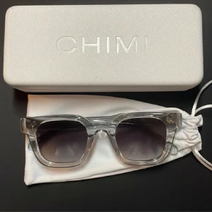 Chimi 04 grey - Säljer dessa Chimis i perfekt skick. Bara att skriva vid funderingar. Allt og medföljer. 