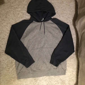 Hoodie  - Hoodie 