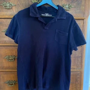 Frotte t shirt - Mörkblå från Hampton republic storlek M men passar även S