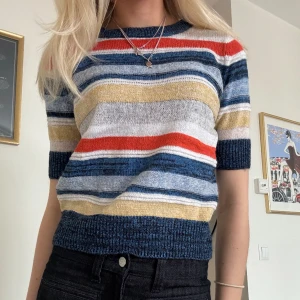 Stickad Tshirt i alpackaull  - Superfin randig t-shirt i alpackaull från Soaked in luxury💕 använd en gång 