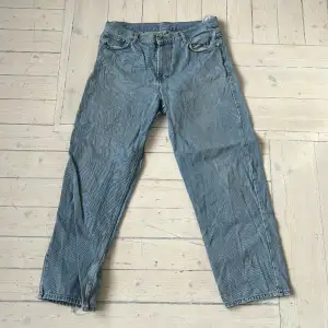 Feta baggy sweet skateboarding jeans i ljusblå färg. Perfekta till våren och sommaren. 🤩