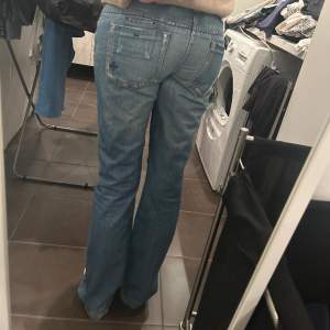 Så snygga och coola Lågmidjade bootcut jeans!!