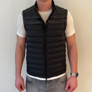 J.Lindeberg väst - Nyskick, använd en gång. Nypris 1800kr. 