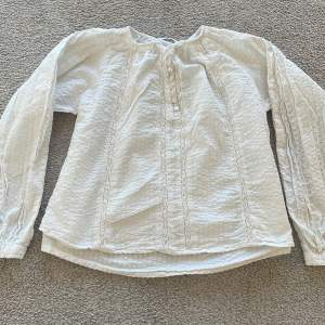 Jätte fin Zara tröja som är i st 134-9år, säljer pga att den är för liten ❤️