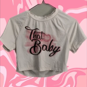 SÖT CROPPAD TSHIRT🩷🩷 - Y2k🩷🩷🩷🩷 Tyger på denna söta croppad tshirt är helt otroligt, så mjuk och skön!!!!! Storlek M🫶🏼 