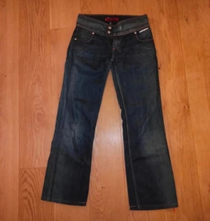 Levi’s heart pocket, straight leg - Köpte från Vinted men passade inte så säljer vidare