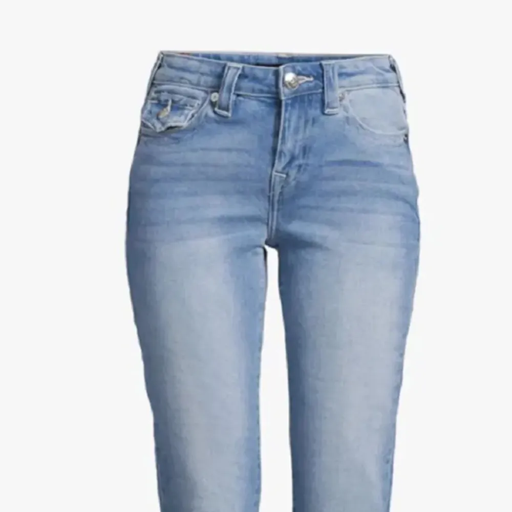 True religion jeans köpte på Nelly. Suuuper snygga med fina detaljer på fickorna både fram och bak. Använda 2 ggr men de är lite för stora. Storlek w25. Kan gå ner i pris vid snabb affär. 🥰❤️. Jeans & Byxor.