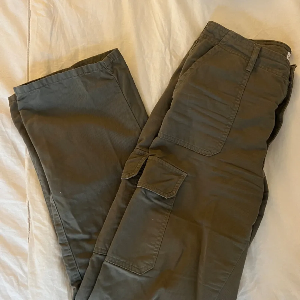 Snygga cardo byxor från zara, mycket fint skick. Jeans & Byxor.