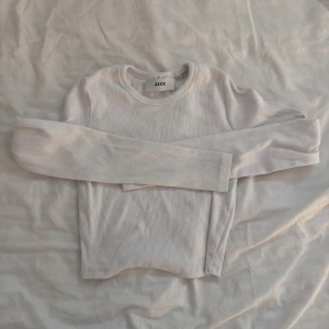 ribbad långärmad  - aldrig använd!