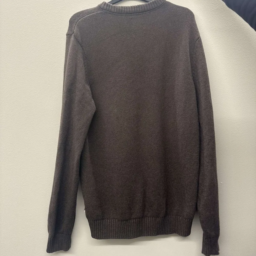 En stickad tröja från dobber i storlek M, används inte längre, skriv om man vill ha fler bilder👍. Stickat.