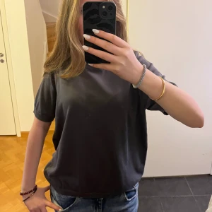 Trekvarts ärm topp!  - Gullig topp! Materialet är väldigt skönt och skicket är som ny! Skriv vid frågor 💋