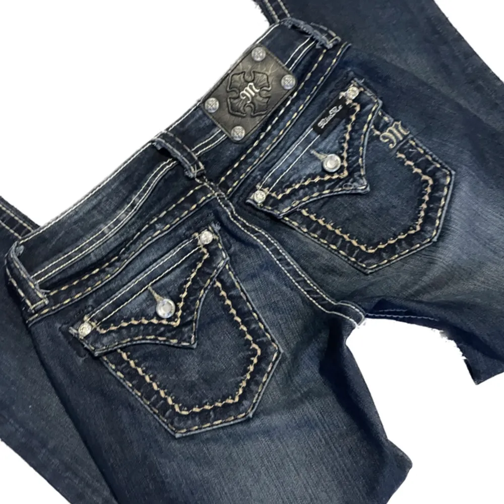 Lågmidjade Miss Me jeans i superfint skick. Hör av er för fler bilder eller mått🫶. Jeans & Byxor.