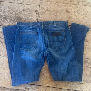Wrangler Jeans - Dm för frågor!