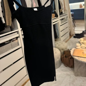 Klänning - Klänning med slits! Superfin! 