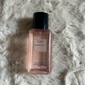 Vs Bombshell Parfym🌸 - Använt några gånger men annars nästan som full❤️🌸