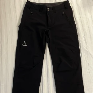 Haglöfs byxor - Haglöfs byxorna är i storlek 36 för kvinnor. Byxorna är i väldigt bra skick, har används bara 2 gånger.