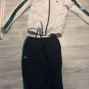 Lacoste  - Äkta Lacoste. Använt 2 gånger.  Pris kan diskuteras 