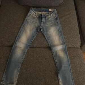 Ljusa crocker jeans  - Storlek 34, skick gott som nya, ljusblåa