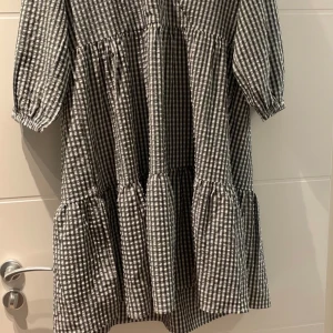 Klänning moves bäckebölja  - Klänning moves bäckebölja. Nyskick. 