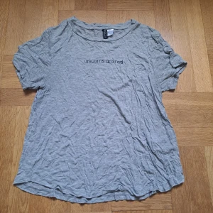 Tshirt med text - Vid funderingar skicka gärna pm. 😊🩷 pris är diskuterbart 