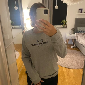 Tröja  - Skön tröja men som tyvärr inte kommer till användning 