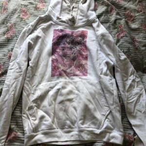 The cool elephant hoodie  - Säljer denna super snygga hoodie från the cool elephant då den inte kommer till användning. Använt men finns inga tecken på användning💖