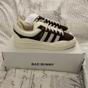 Adidas Campus Bad Bunny  - Oanvända campus Bad Bunny i storlek 41 1/3 42 46 1750kr/st (retail)!