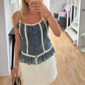 Linne med brodyr - Superfint