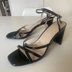 Brand New XIT Black Heels - Brand new never worn, price and size tags still on. Originally bought for 550kr. Size 39.