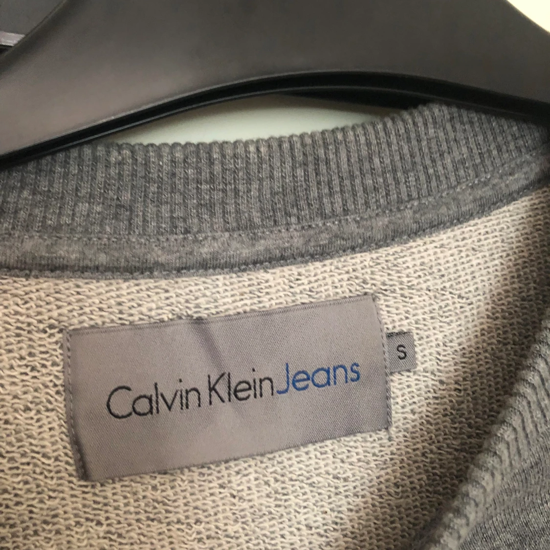 Grå calvin Klein tröja. Ny pris 1200 - 90
