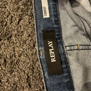 Replay jeans slim fit  - Dem är ett par snygga replay jeans ord pris 1300kr jag säljer för 449kr bara  Pris kan diskuteras 