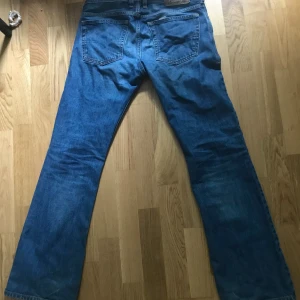 Diesel zatiny bootcut  - Nyskick Lite tajtare runt låren och lite utsvängda vid vaderna