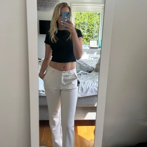 Vita kostymbyxor  - Superfina vita kostymbyxor från lager 157. Använd ca. 2 gånger. 